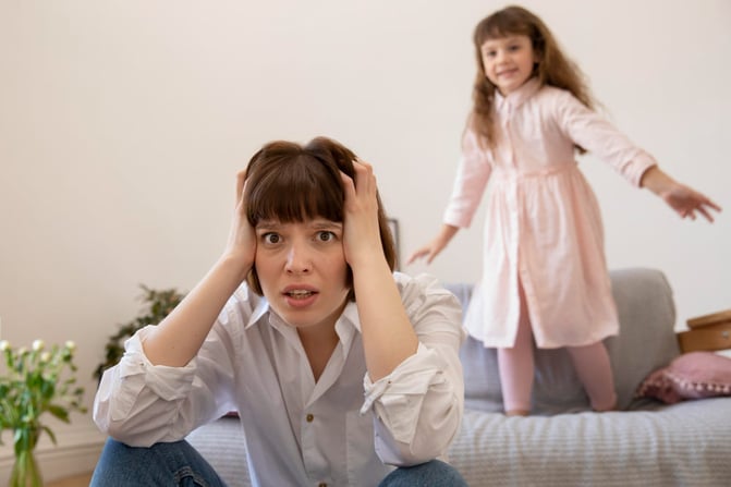 Le burn-out parental n'est pas simplement une fatigue passagère, mais un état plus grave.