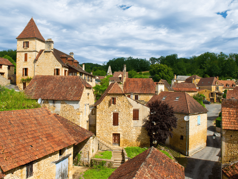 Projet CESP pour renforcer la présence médicale dans les zones rurales comme les villages.