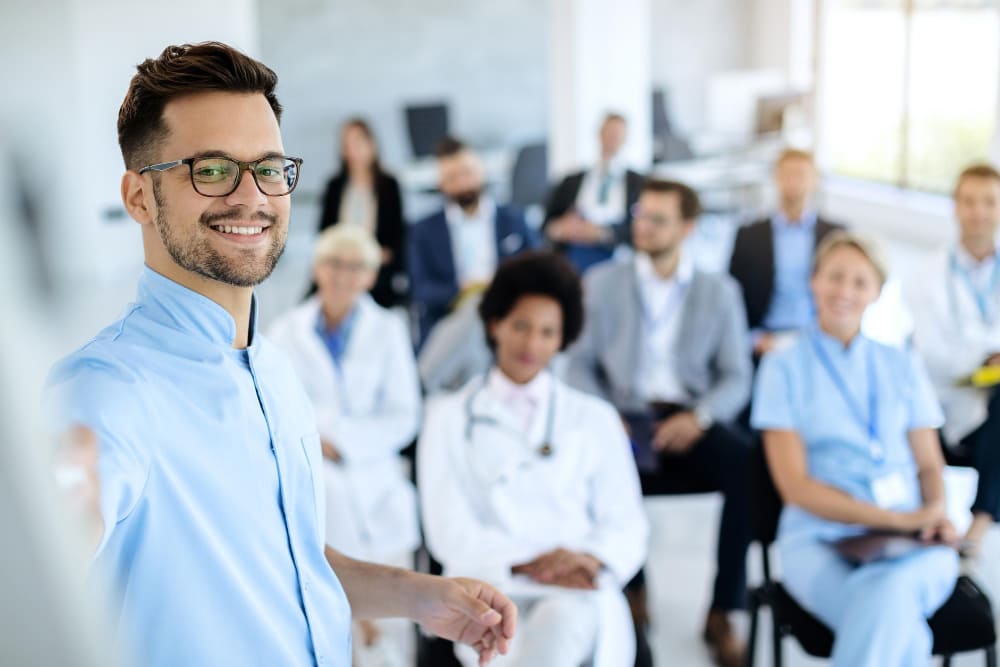 Cureus analyse les défis de la formation des jeunes médecins