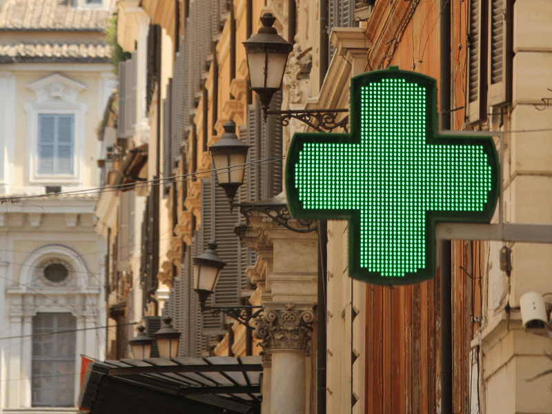 Panneau d'une pharmacie près de la mobilisation des pharmaciens du 1er juillet 2025