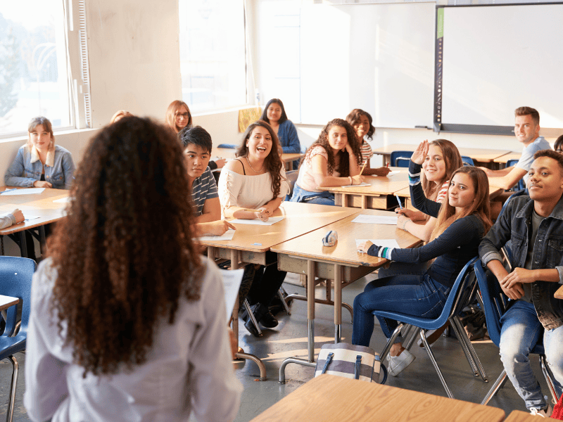 Programme d'éducation sexuelle dans une salle de classe de lycéens.