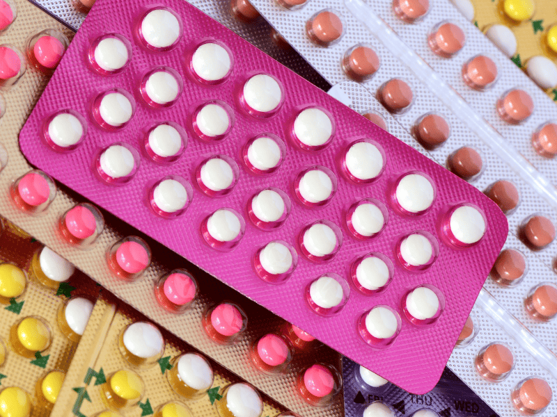Plaquettes de pilules contraceptives jugées cancérogènes par l'OMS.