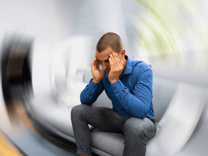 Homme ayant un début d'AVC