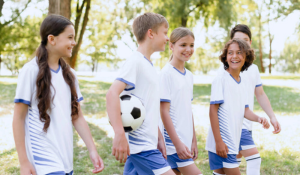 Commencer le sport jeune favorise le bien-être sur le long terme ?