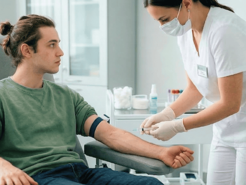 Urée élevée d'une homme prélevée avec une prise de sang