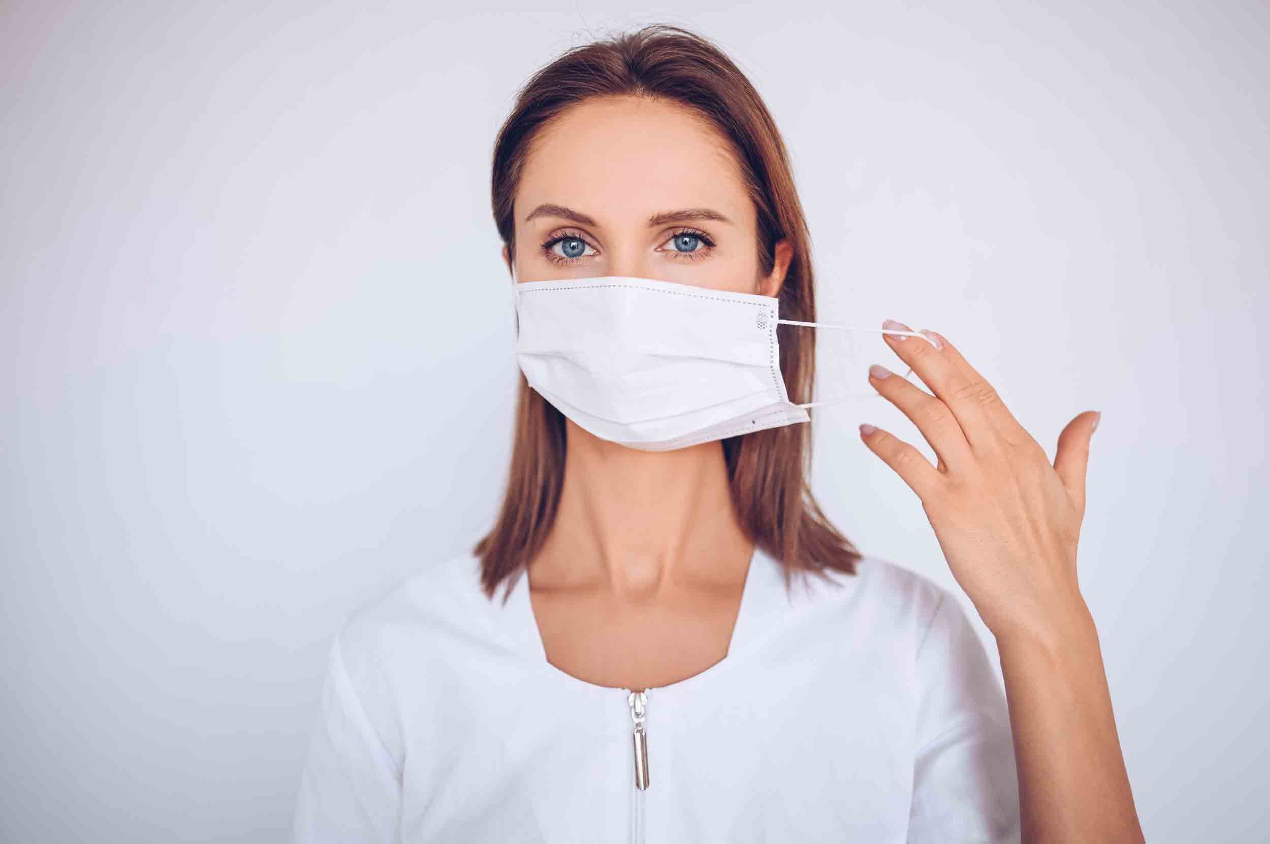 Le port du masque dans un environnement irritant peut réduire le risque de bronchite