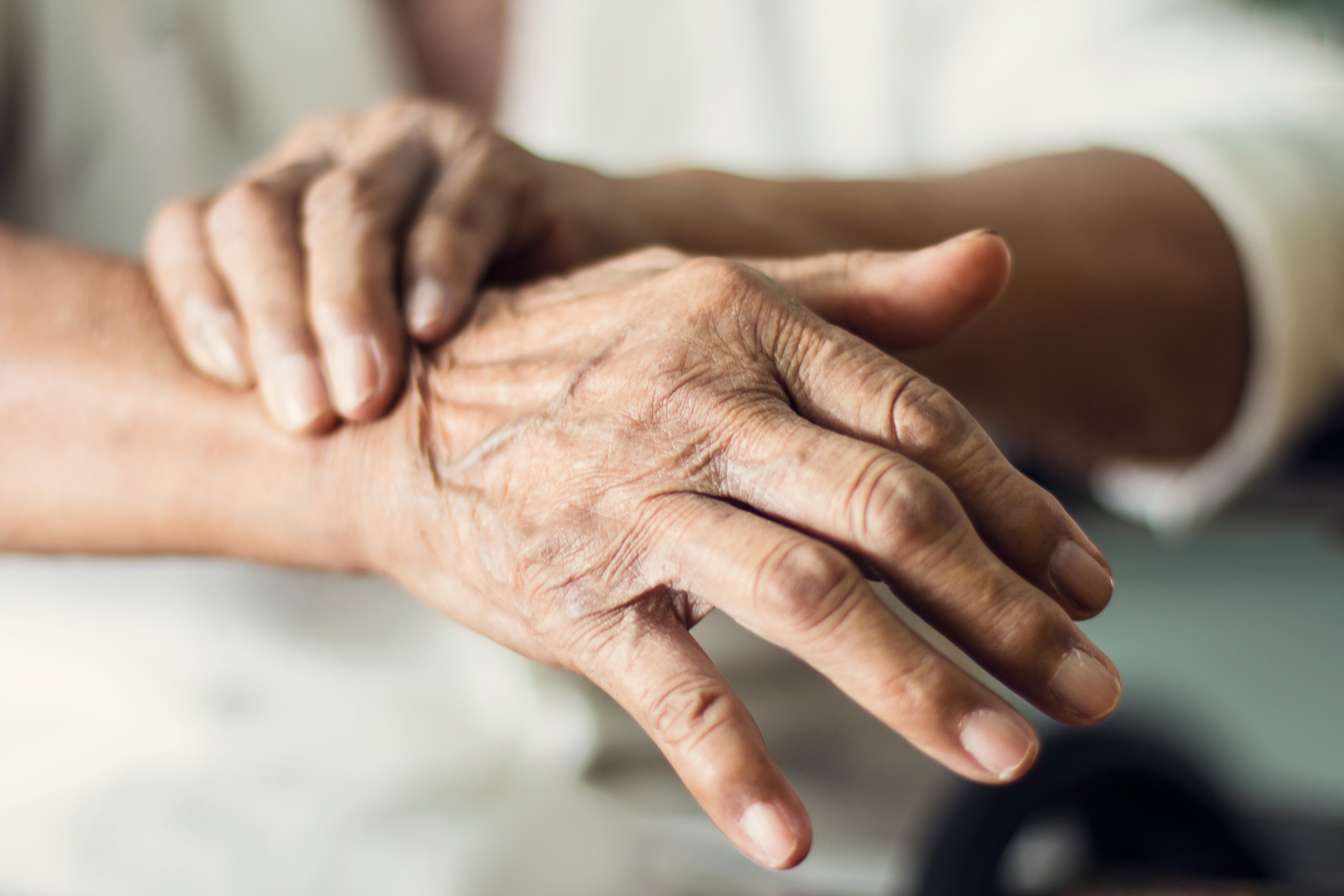 close-up-hands-senior-elderly-woman-patient-suffering-from-pakinson-s-desease-symptom