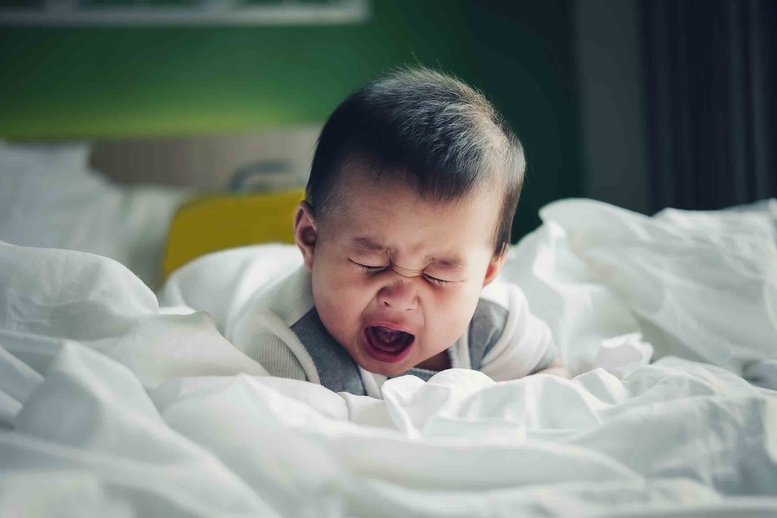 Colique du nourrisson : Quels symptômes ? Comment les soulager ?