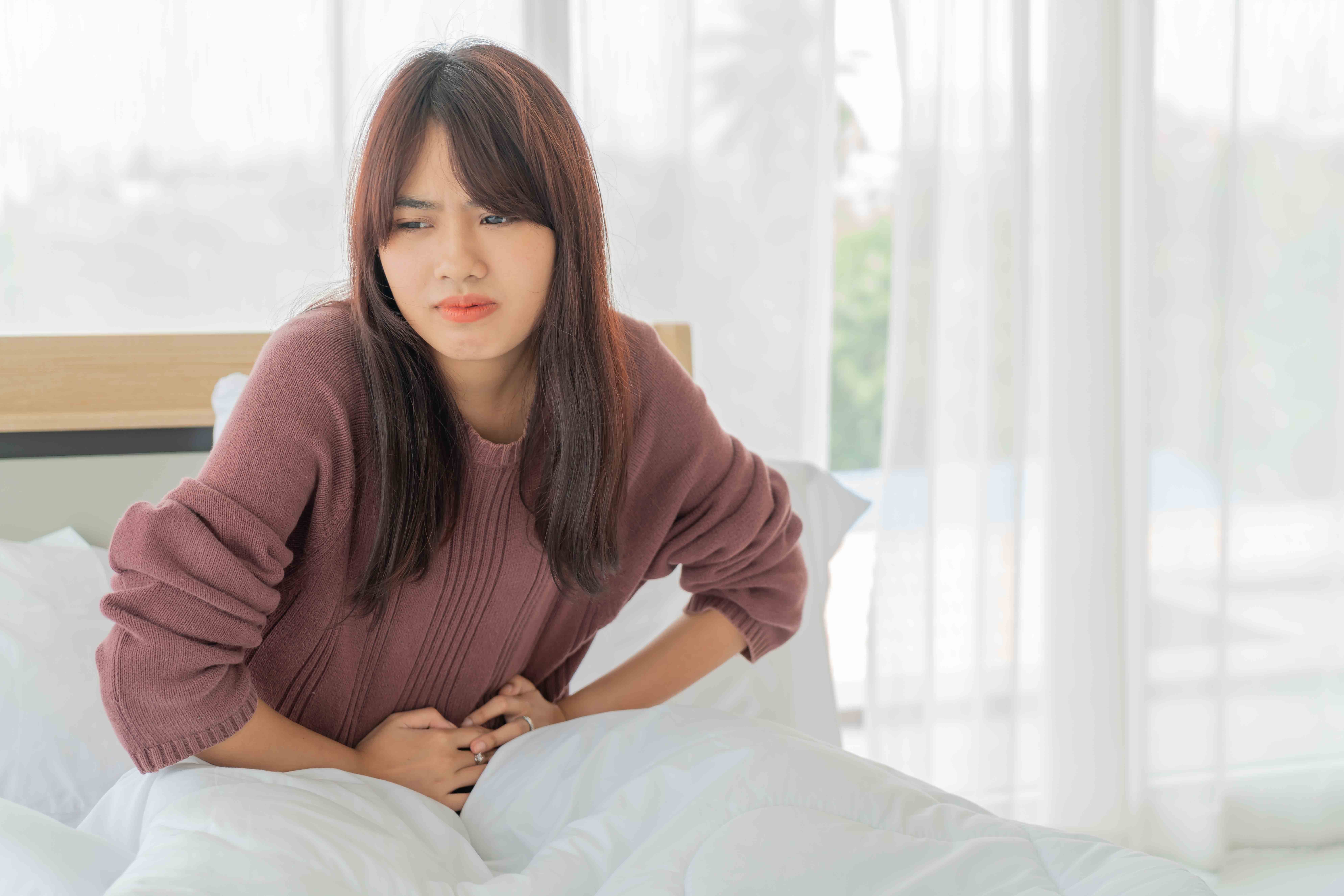 Des symptômes spécifiques à la maladie de Crohn