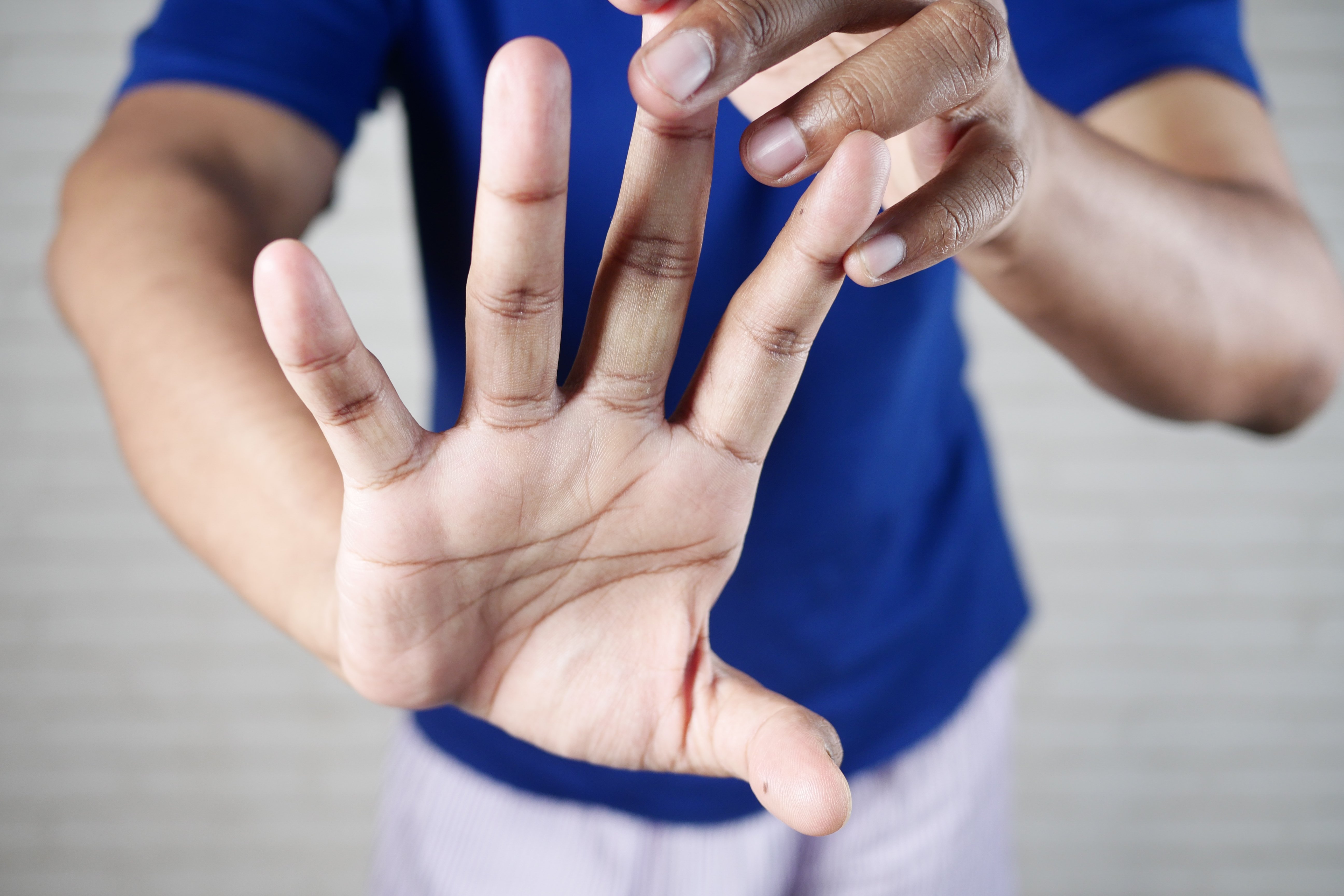 Pour lutter contre le syndrome de Raynaud,il est possible de masser ses doigts