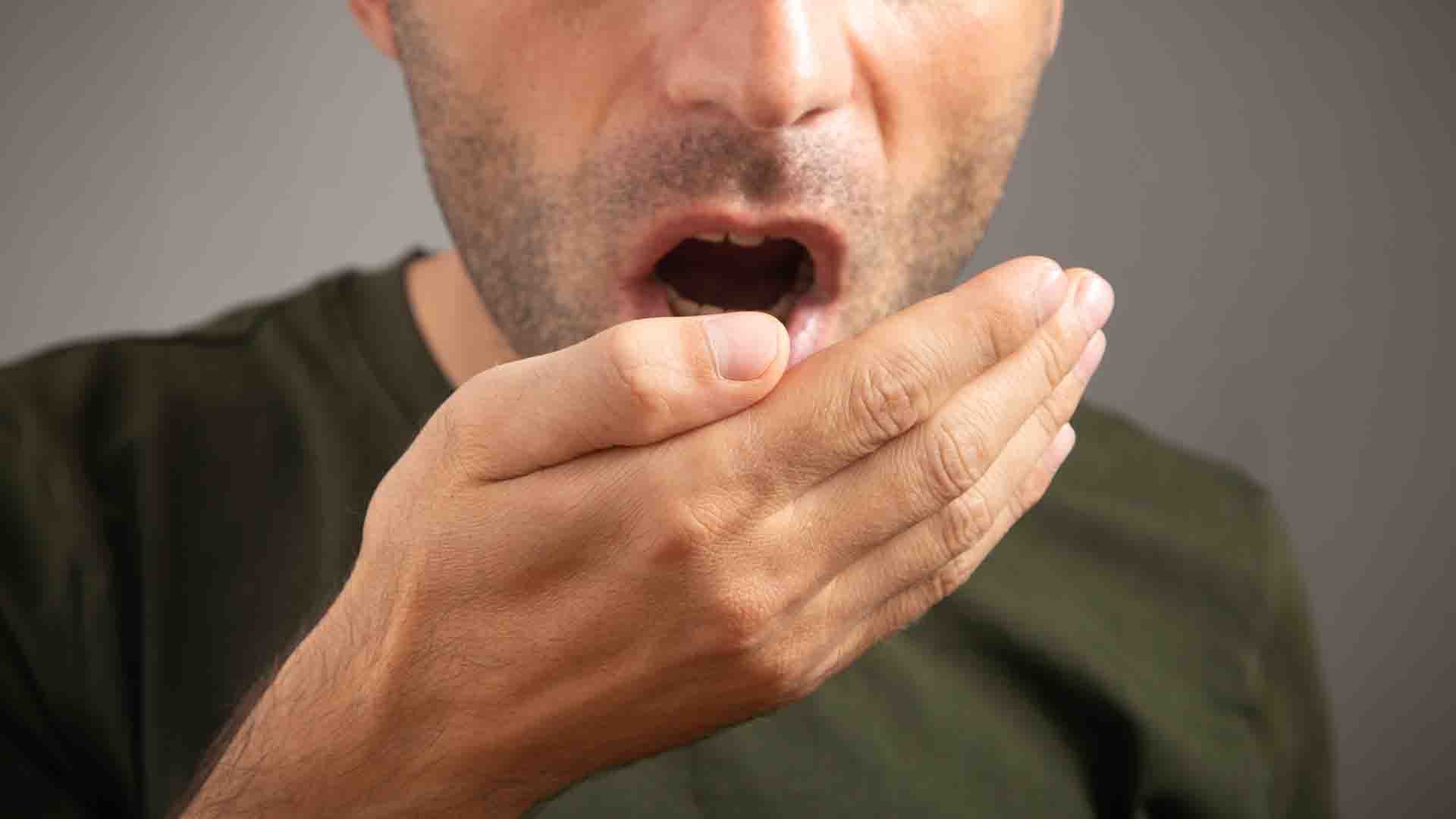 La mauvaise haleine peut être le signe d'un problème d'estomac
