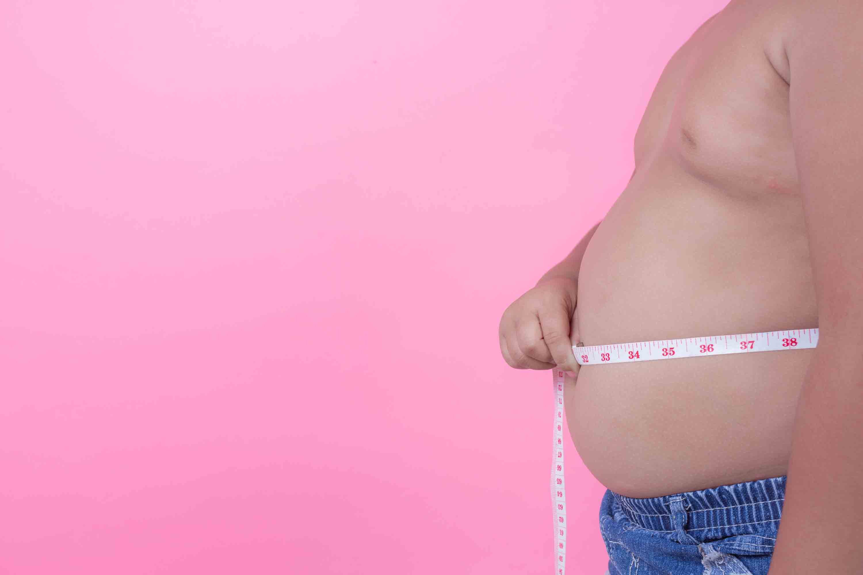 La mesure du tour de taille permet de diagnostiquer une obésité abdominale