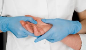 Qu’est-ce que le phlegmon des doigts et comment le traiter ?