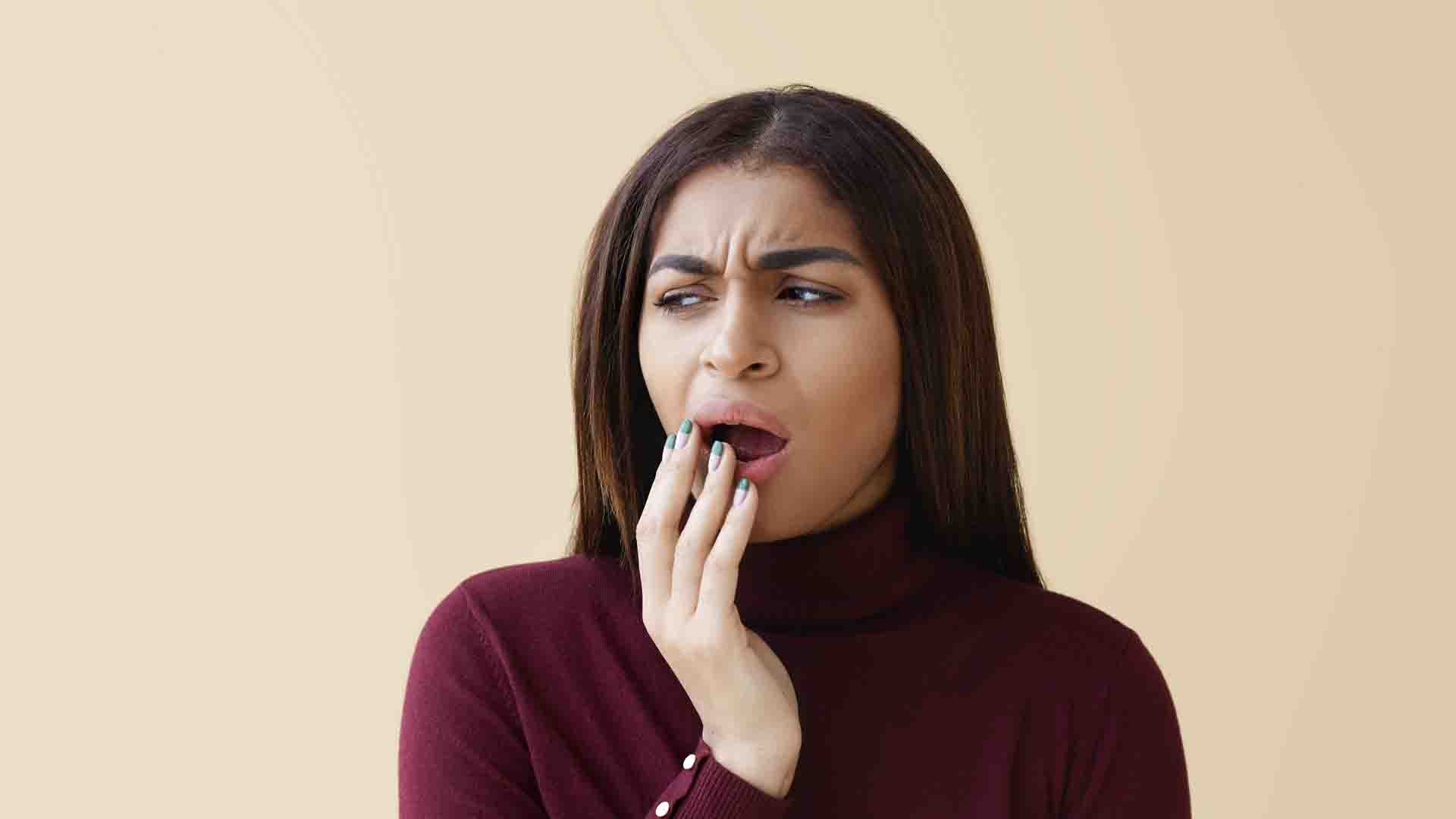 Parmi les symptômes d’une rage de dent, une vive douleur