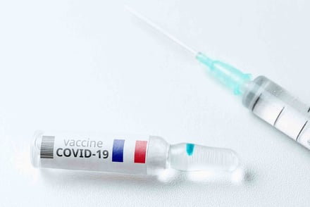 COVID-19 : un vaccin franco-britannique d'ici fin 2021 ?