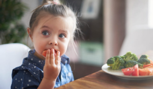 Une alimentation diversifiée et équilibrée est essentielle chez les enfants.