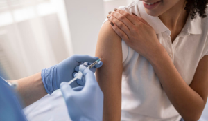 La campagne de vaccination contre la covid 19 a débuté le 2 octobre 2023.
