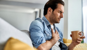 Homme ayant un essouflement cardiaque dû à une insuffisance cardiaque.