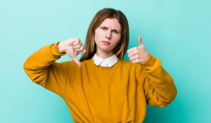 Femme de mauvaise humeur sur le point de faire une saute d'humeur 