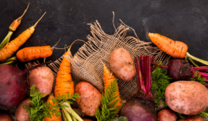 La betterave, le panais et les pommes de terre sont des produits de saison hivernale.