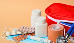 Trousse à pharmacie enfants : que prévoir pour les vacances ?