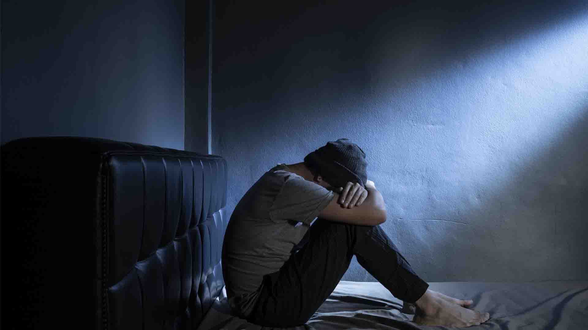 homme dépressif idées de suicide